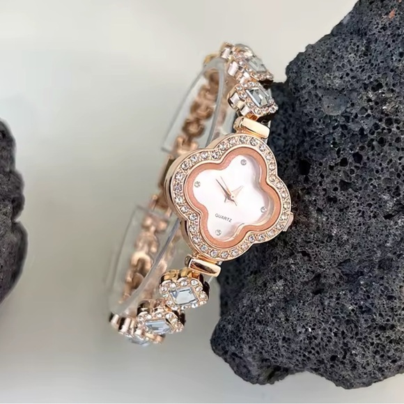 Alhambra White Clover Luxury Crystal Bracelet Watch